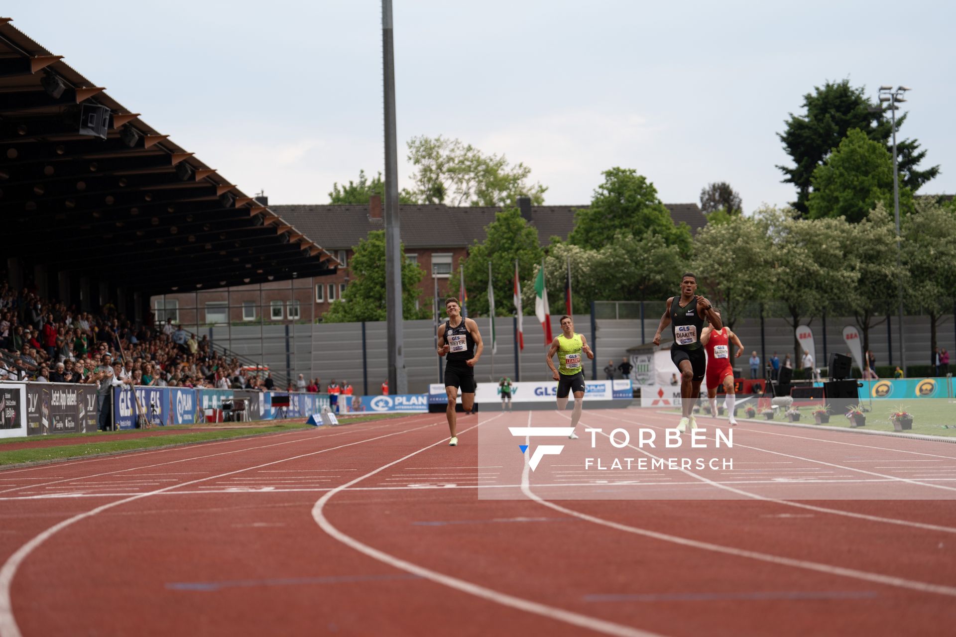 Malik Diakite (Hannover 96) vor Nils Laserich (TSV Bayer 04 Leverkusen), Simon Ehammer (SUI), Marcel Meyer (Hannover 96) beim 400m Lauf am 07.05.2022 beim Stadtwerke Ratingen Mehrkampf-Meeting 2022 in Ratingen